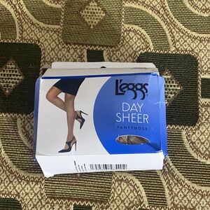 L’eggs Day Sheer Control Top Pantyhose – SizeQ++ extra large – Nude – New in Box